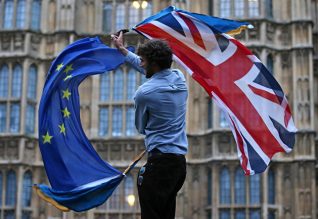 Елизавета II «Брекситті» бастауға рұқсат берді