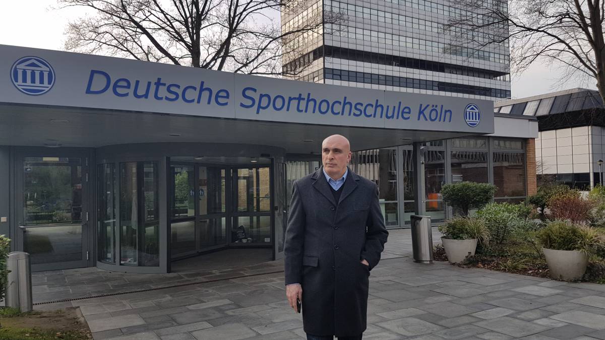 Қазақ футболын дамытқым келеді – Хидир Акбаш