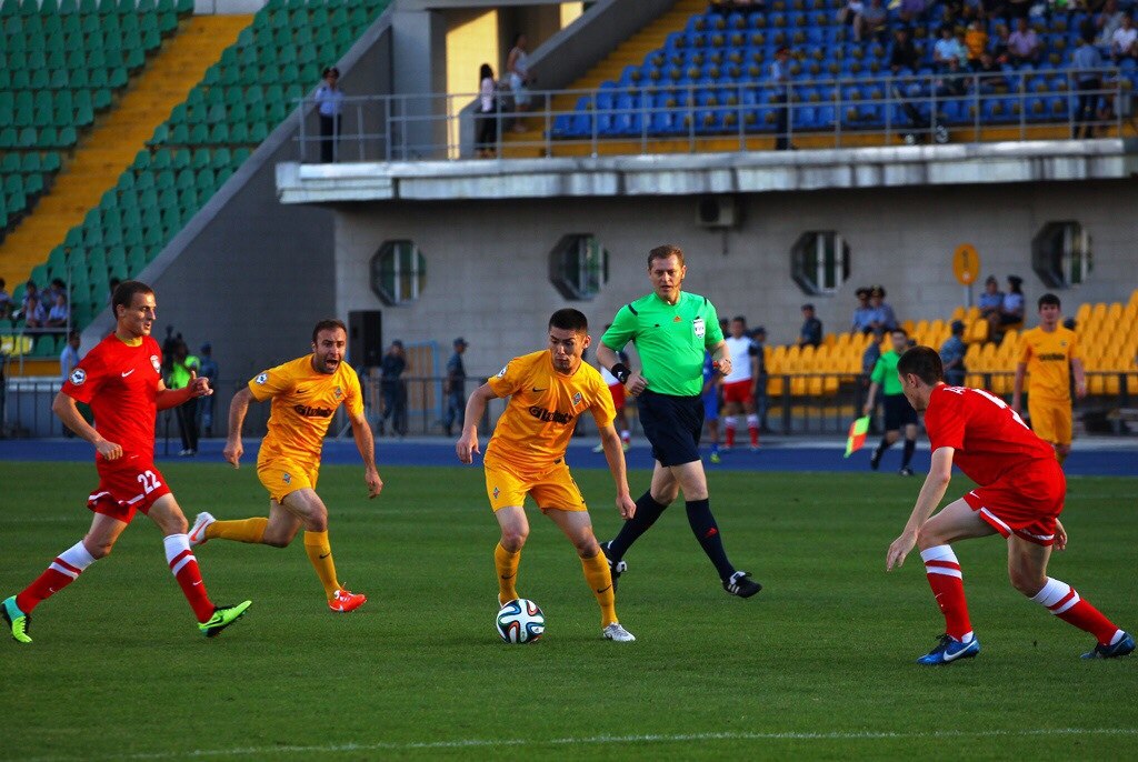 Топ басында тайталас