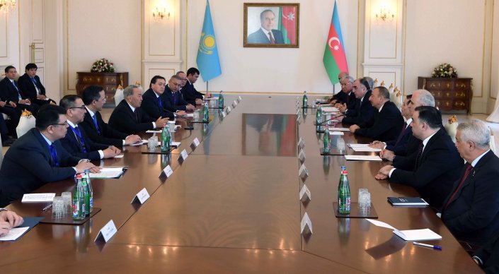 Назарбаев пен Әлиев кеңейтілген құрамда келіссөз жүргізді