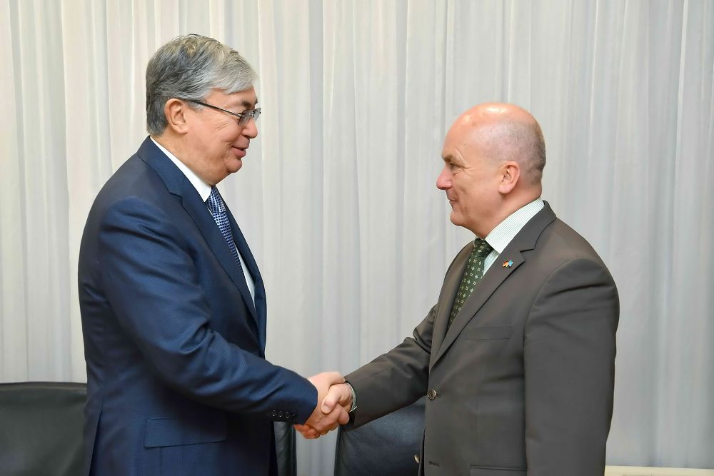 Неміс парламентшілерімен кездесті