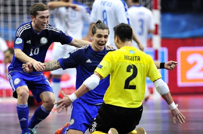 Азуын айға жаныды