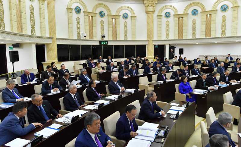  Сенаторлар су тасқынына байланысты атқарушы билікті сынады