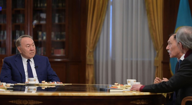 Мемлекет басшысы жазушылармен кездесті