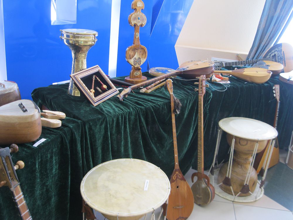 Әуендер достыққа бастайды