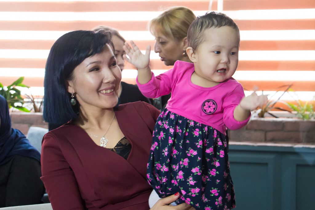 Бауырына бауырын бөліп бергендер