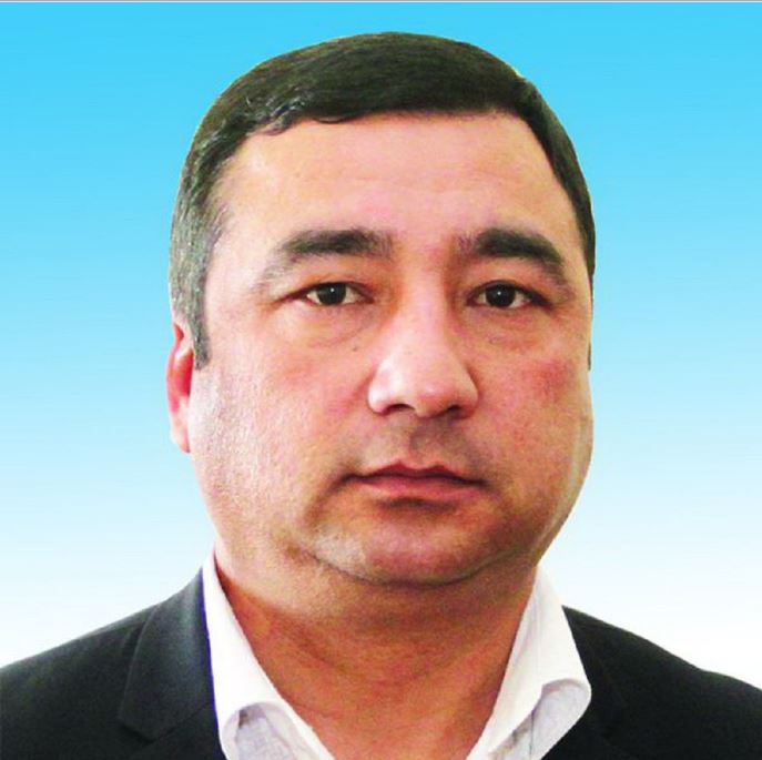 Қос тілде қатар жырлаған