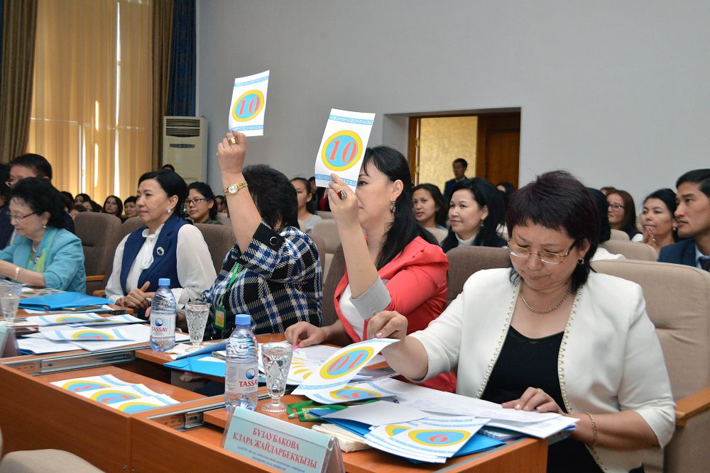 Болашақ ұстаздар білім бәйгесінде бақ сынасты