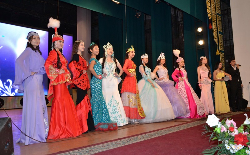 Ақыл мен ажар бәсекесі