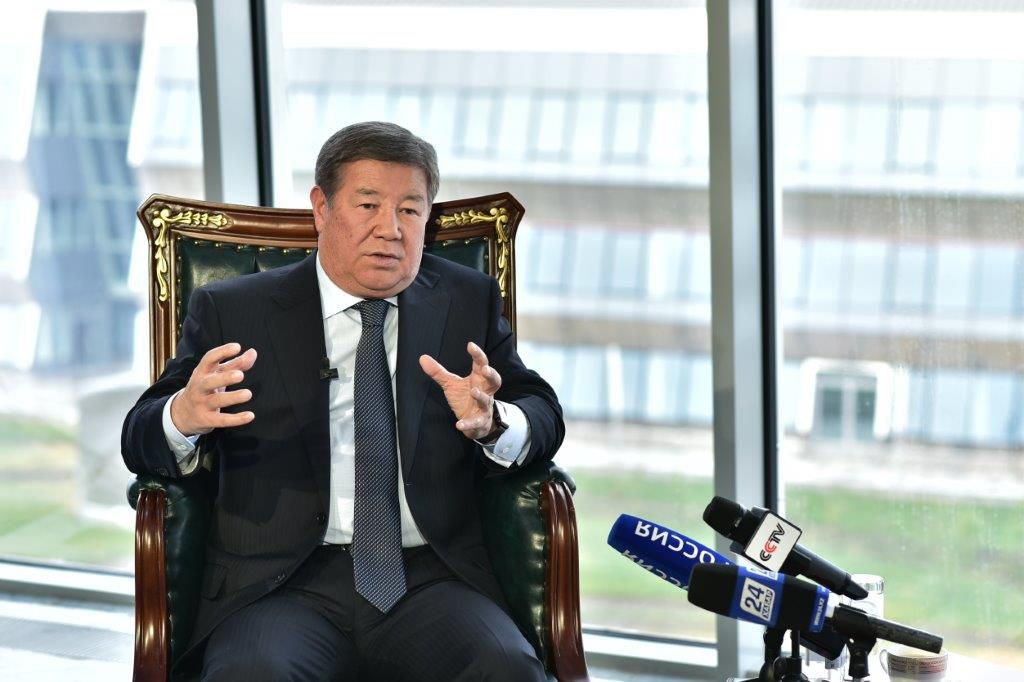 Ахметжан Есімов: «Көрмеде таңдай қақтыратын керемет көп»