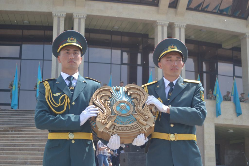 Туы тұғырлы, Әнұраны айбарлы, Елтаңбасы еңселі