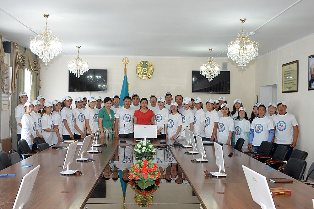 Институт ректоры 50 студентке ЭКСПО билеттерін сыйлады