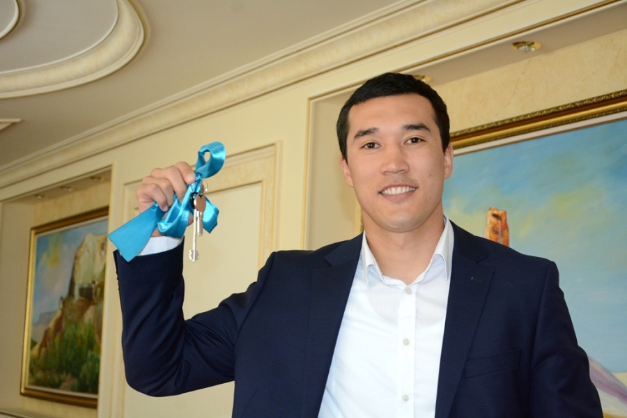 Ақтауда Олимпиада чемпионы Ә.Ниязымбетовке пәтер берілді