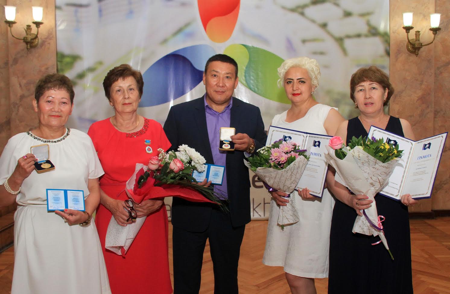 Өскеменде өңірдің үздік дәрігерлері марапатталды