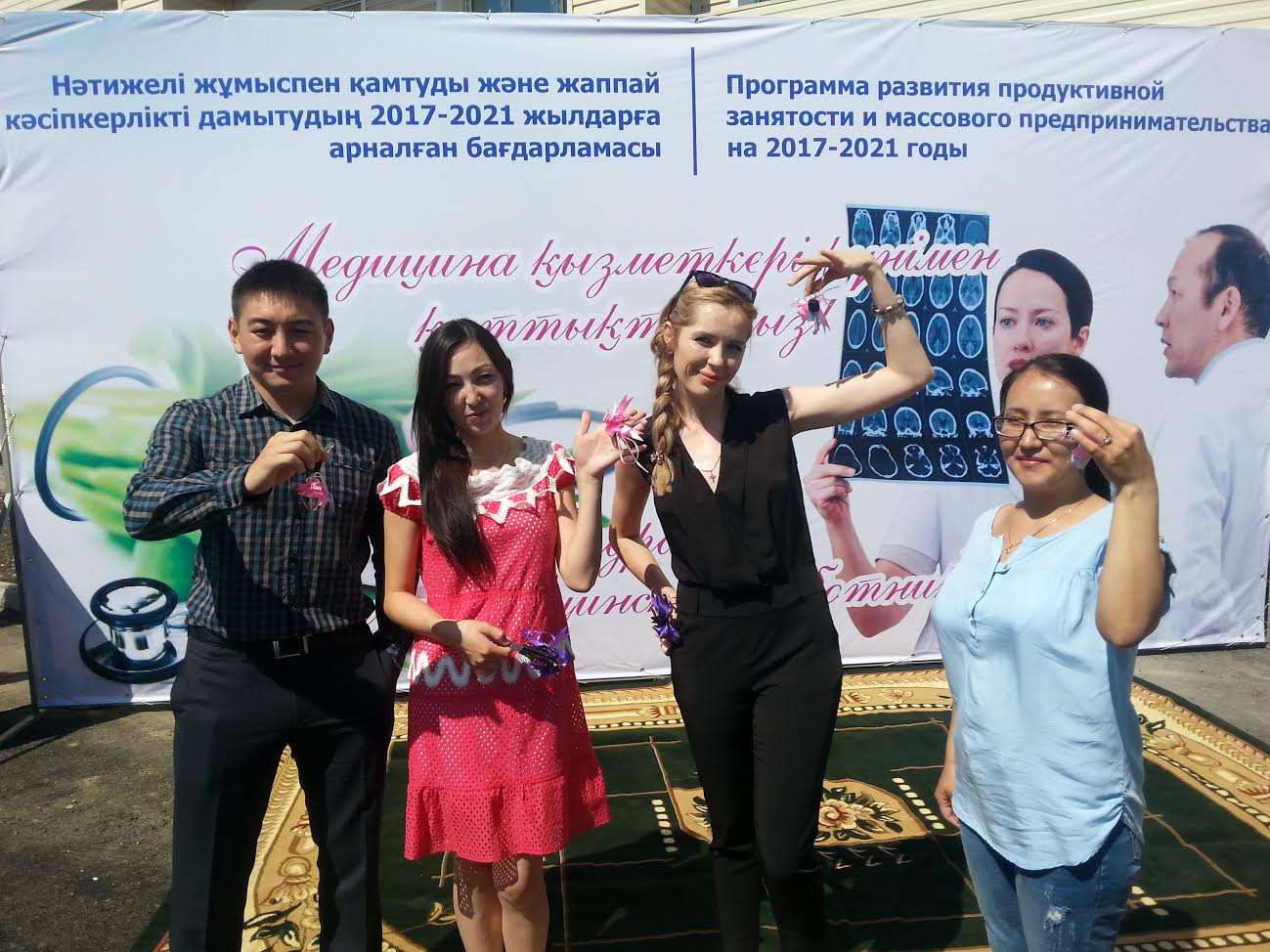 Өскеменде 38 жас дәрігерге баспана кiлтi тапсырылды