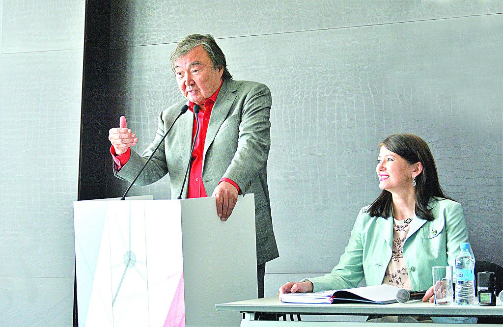 Франция павильонындағы ақынмен жүздесу