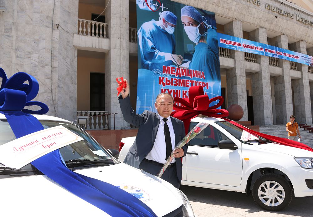 Үздік дәрігерлер көлік мінді