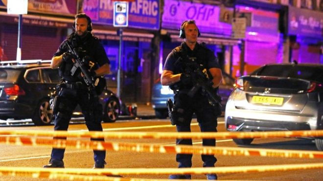 Лондонда жүк көлігі адамдарды қағып кетті