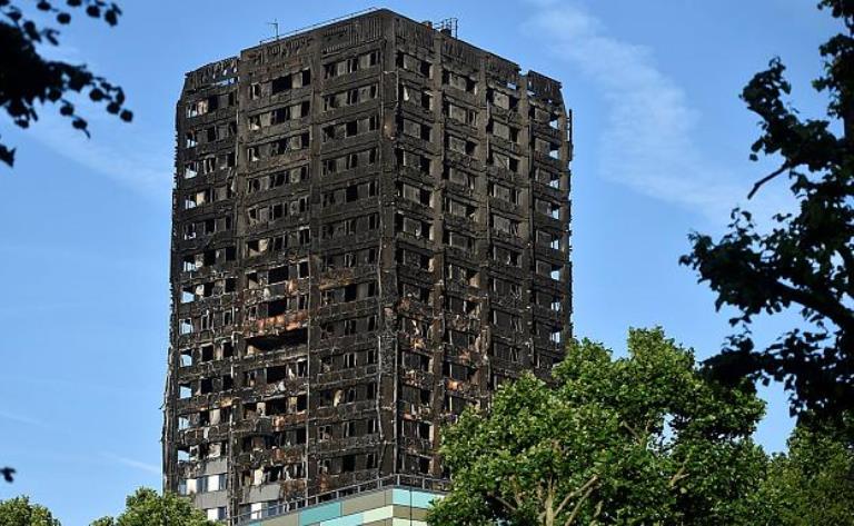 Полиция: «Лондонда көп қабатты үйдегі өрттен 79 адам қаза болды»