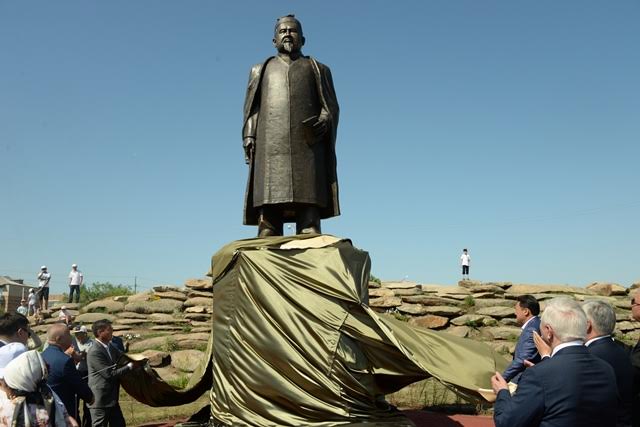 Екібастұзда МәшҺүр Жүсіпке ескерткіш орнатылды