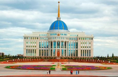 Гүлшара Әбдіқалықова Дүниежүзілік банктің Қазақстандағы тұрақты өкілі Ато Браунмен кездесті