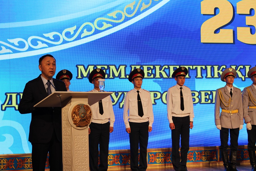 Қостанайда мемлекеттік қызметкерлерге құрмет көрсетілді