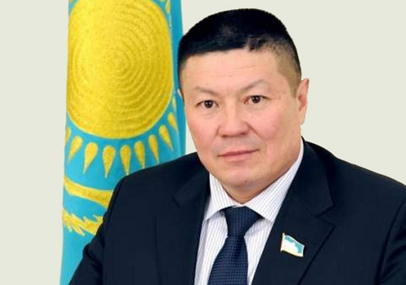 Қандай қошеметке де лайық