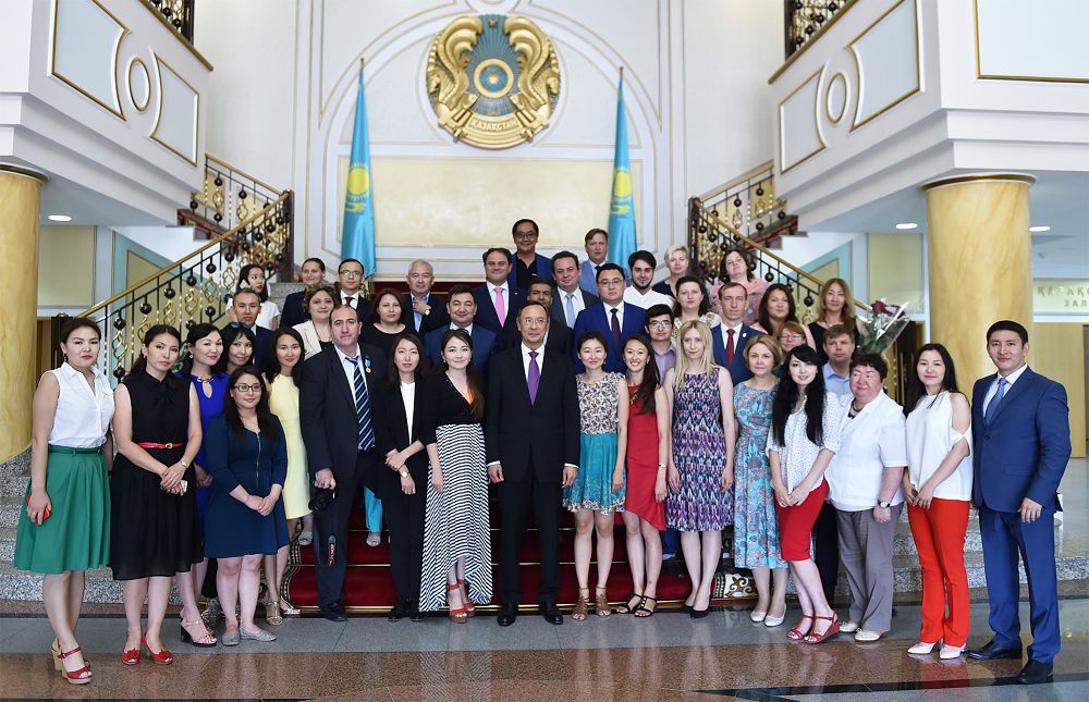 Кәсіби мерекемен құттықтады