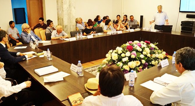 Алматыда ұлттық әліпбиге көшу жұмысы талқыланды