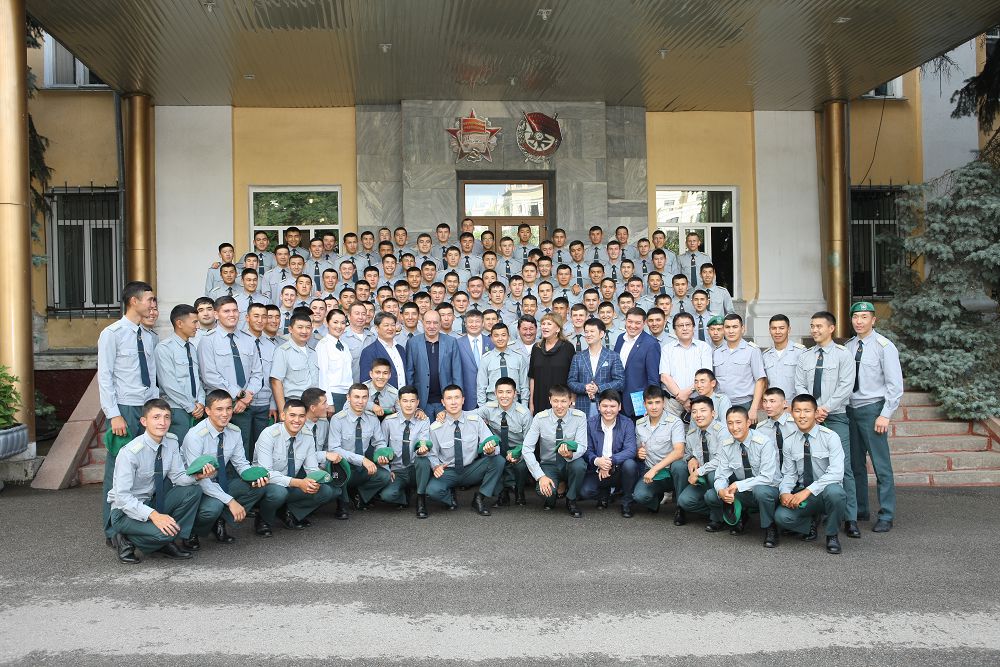 Әйгілі балуан курсанттармен кездесті