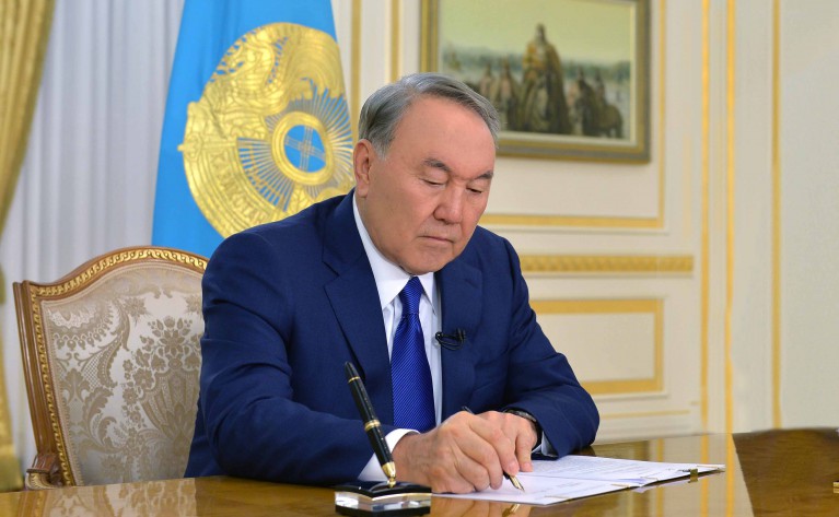 Елбасы өңірлік электр жүйелері компанияларын ірілендіруге бағытталған заңға қол қойды
