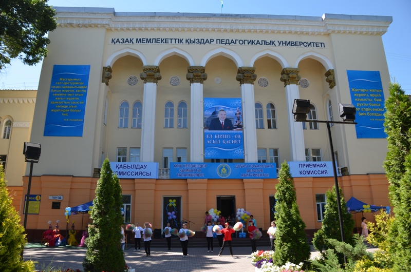 Мыңнан астам мұғалім даярлады