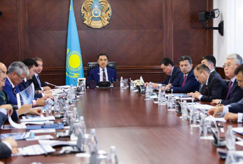 Бақытжан Сағынтаев мемлекеттік органдардың қызметтерін цифрландыру жөнінде кеңес өткізді