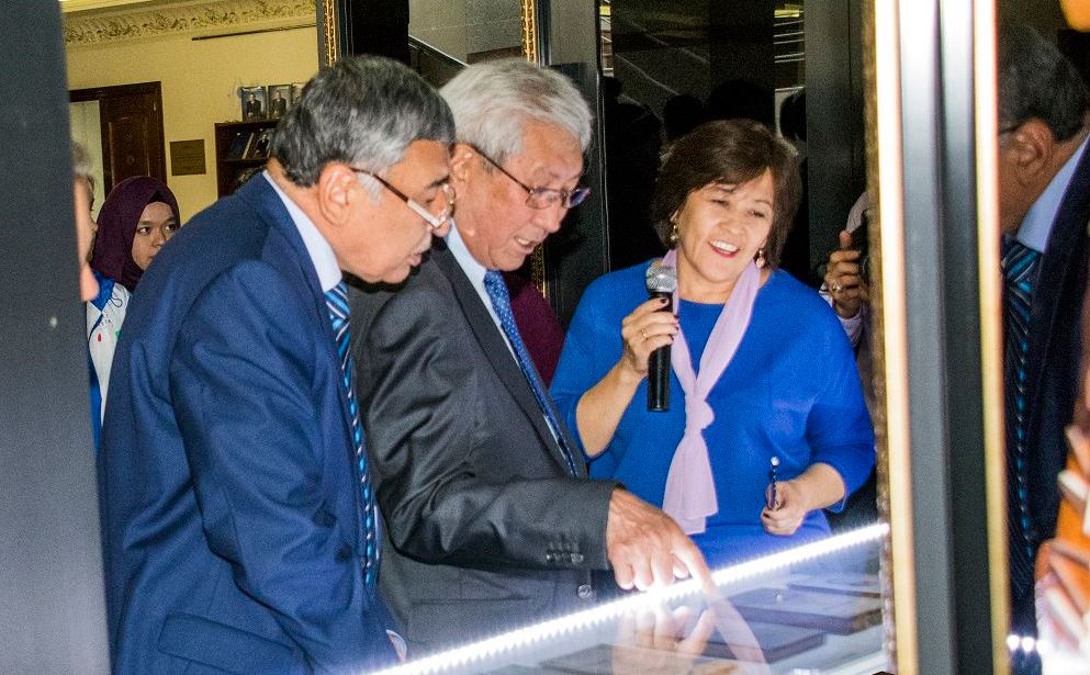 Латын әліпбиіндегі кітаптар таныстырылды