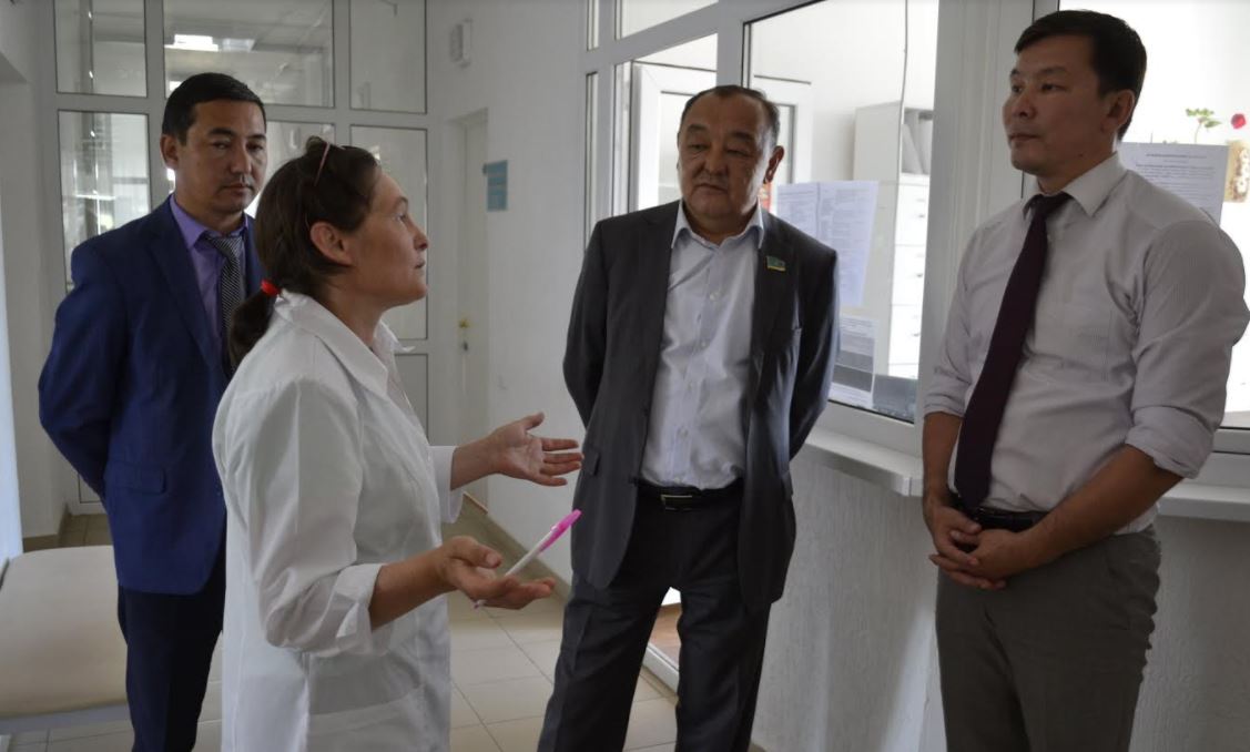 Сенаторлар Батыс Қазақстанда кездесулер өткізуде