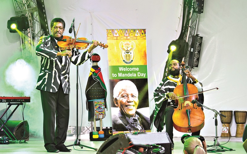 Манделаның елі ұлттық күнін мерекеледі
