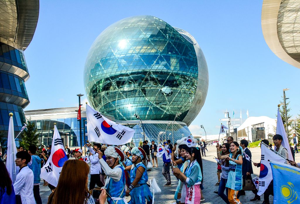 Көш басында – Африка плаза