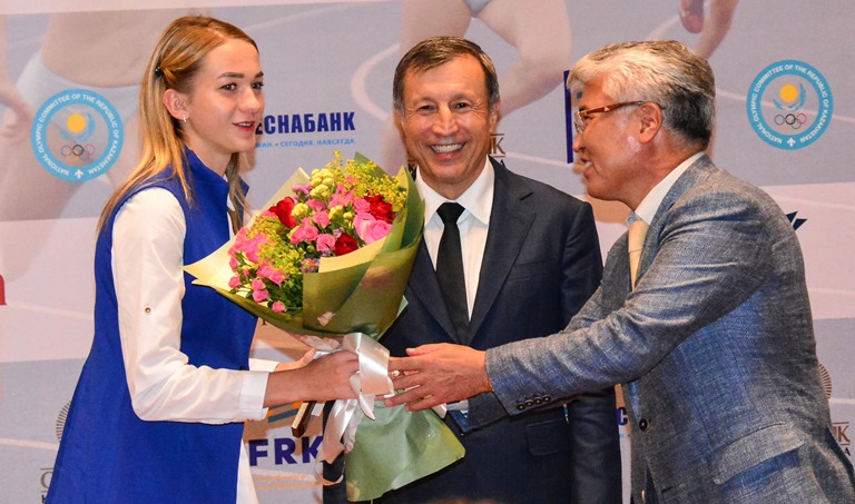 Жеңіл атлеттерімізді жеңісімен құттықтады