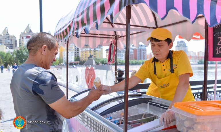 Астанада рұқсатсыз орындарда сауда жасаумен күрес күшейтілді