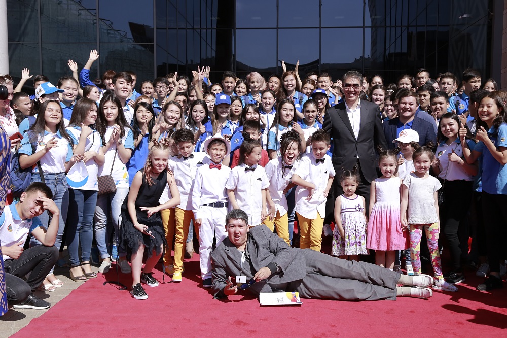 «Бес құрлық» кинофестиваліне мектеп оқушылары қазылық етеді