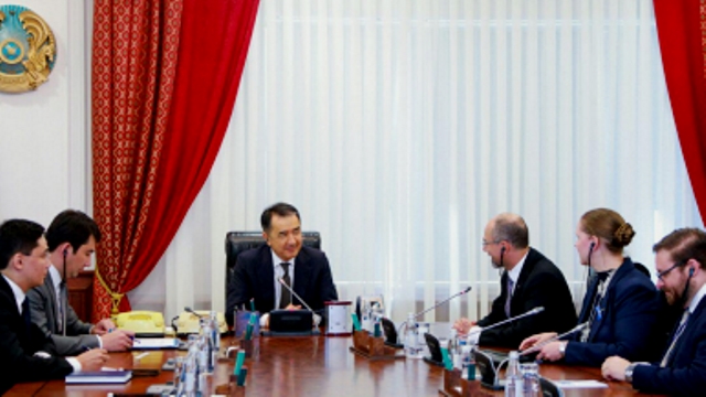 Үкімет басшысы Қазақстандағы Канада елшісімен кездесті