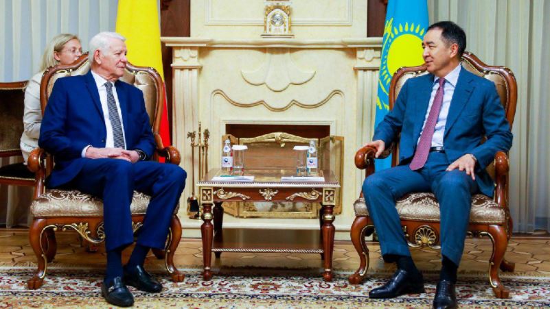 Румыния сыртқы істер министрімен кездесті