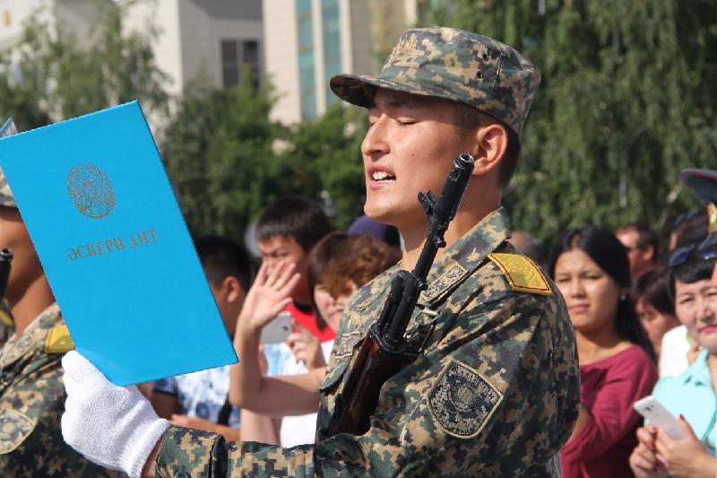 Өскемендегі Ұлттық ұланның 500-ге жуық сарбазы әскери ант қабылдады