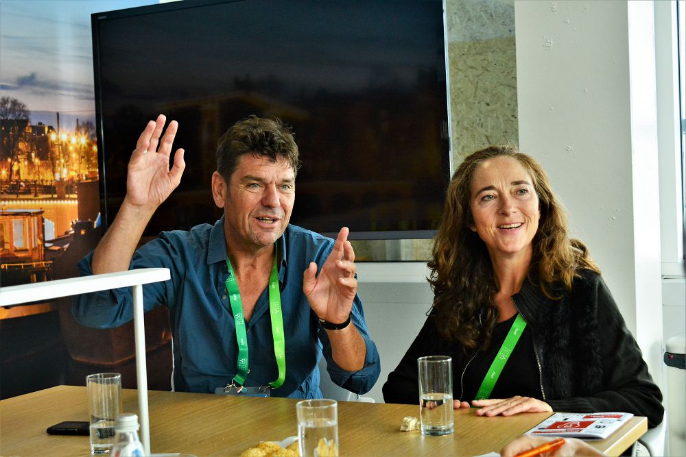 Голландиялық саяхатшылар Қазақстанның 7 облысын өз көлігімен аралап шықты