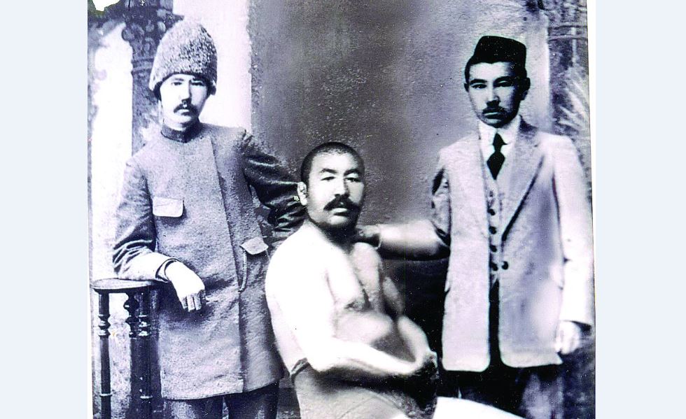 Қажымұқанға  қолдау көрсеткен екеу