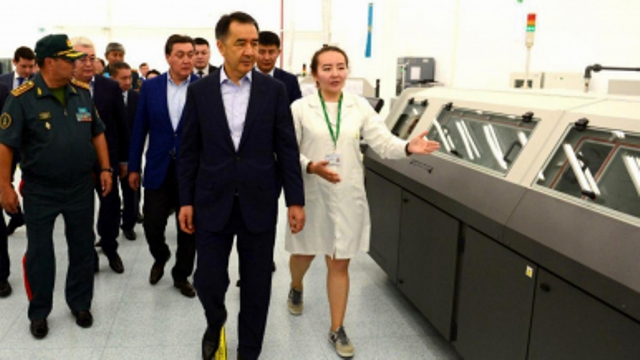 Премьер қорғаныс-өнеркәсіп кешені кәсіпорындарының жұмысымен танысты