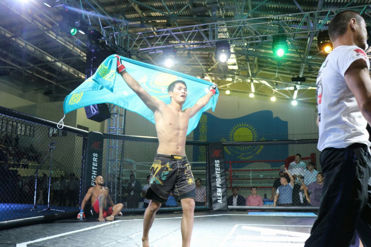 Атырауда өткен жауынгерлік жекпе-жек фестиваліне 2,5 мың көрермен жиналды