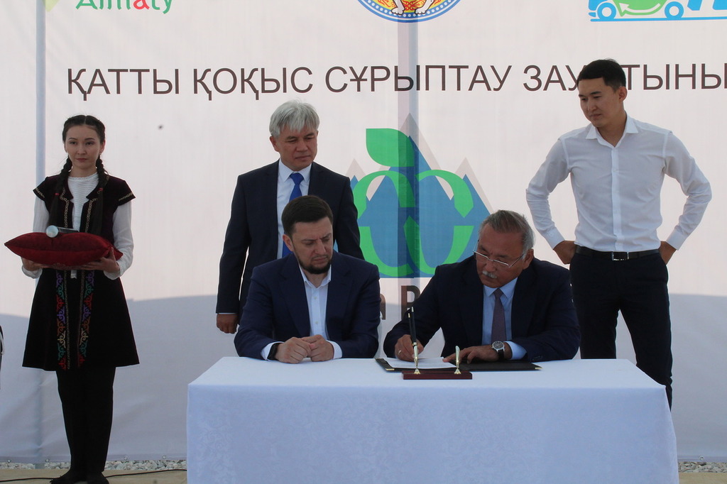 Алматыда қоқыс сұрыптау кешені салына бастады