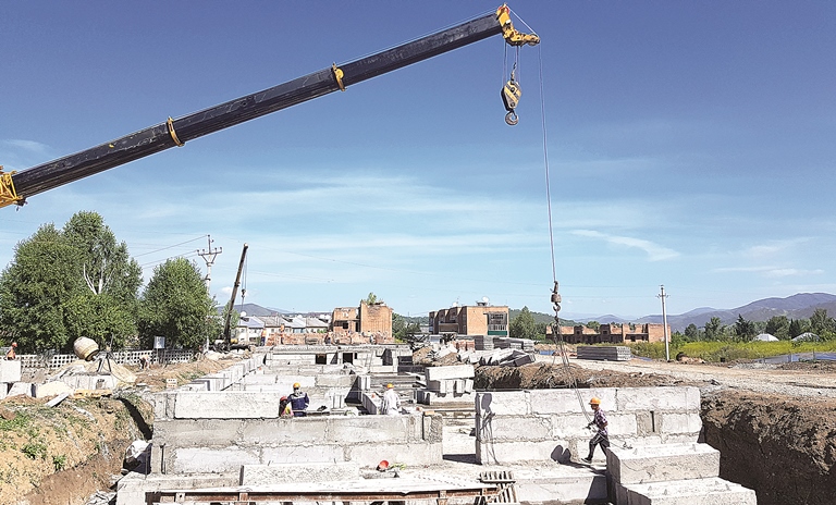 Қалада да, қырда да құрылыс қызып тұр