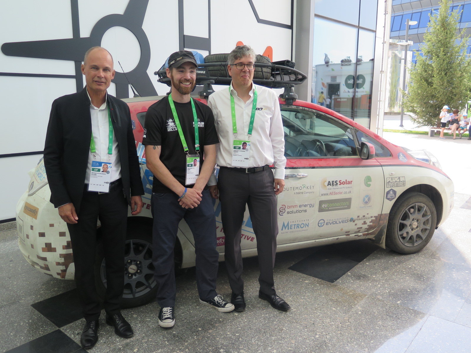 Лондоннан Астанаға электромобильмен келген шабандоз